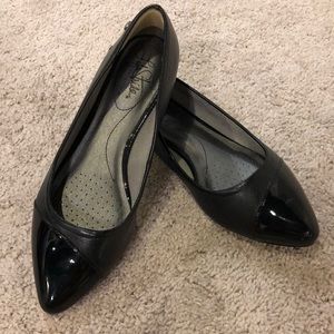 Super comfortable black flats with patent toe